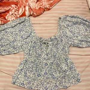 Billabong blue floral beachy top! size small